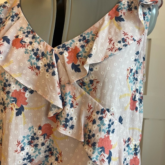Velvet by Graham & Spencer Floral Ruffle Blouse Size Medium - Picture 3 of 11